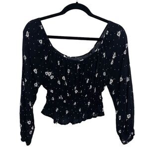 Ivy & Main Long Sleeve Floral Crop Top Black and White Size Medium